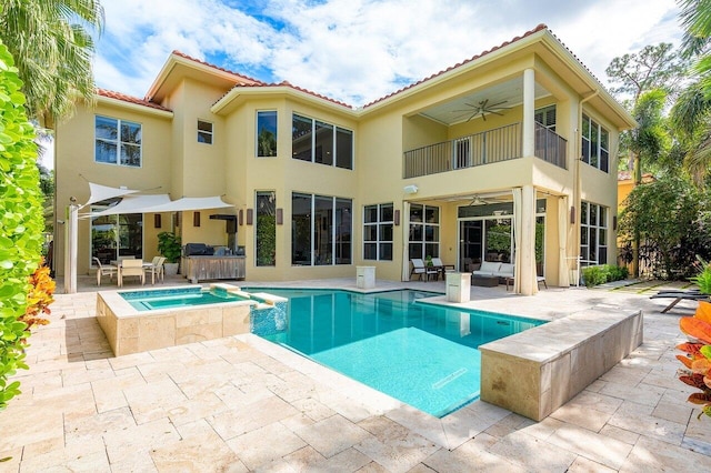 view of pool featuring a patio area, an in ground hot tub, and ceiling fan