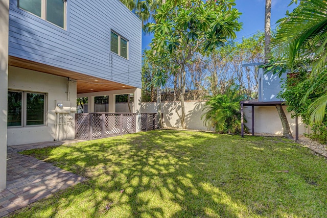 view of yard featuring a patio