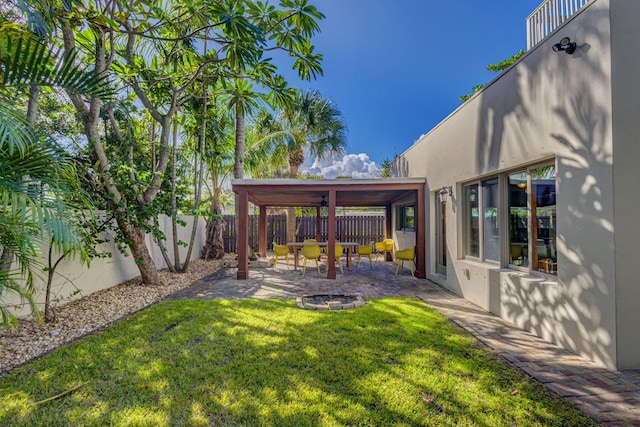 view of yard featuring a patio