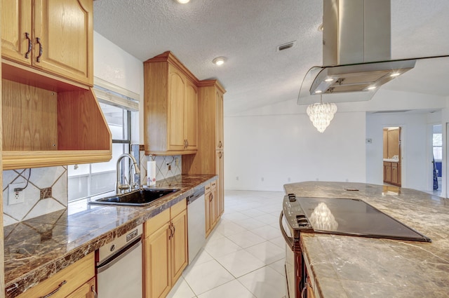 kitchen featuring stainless steel dishwasher, sink, vaulted ceiling, and a healthy amount of sunlight