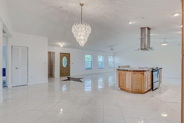 foyer with a textured ceiling, light tile patterned flooring, and ceiling fan with notable chandelier