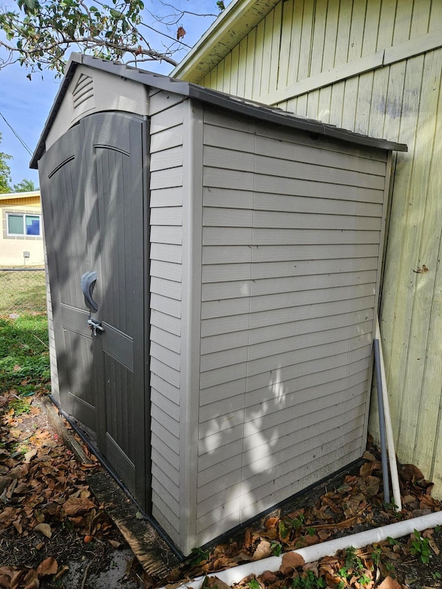 view of outbuilding