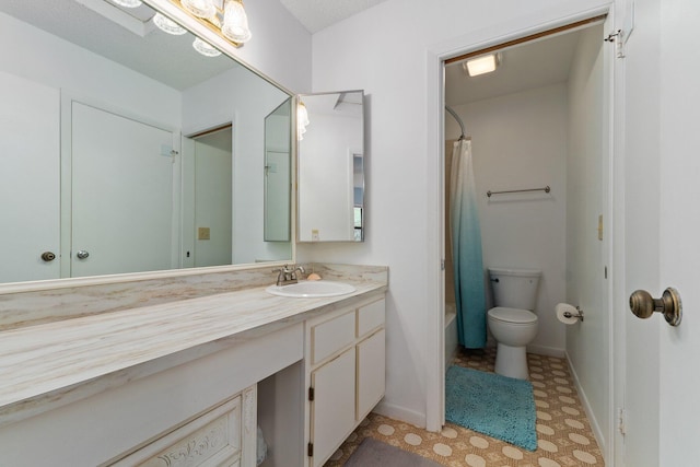 full bathroom featuring vanity, shower / bath combo with shower curtain, and toilet