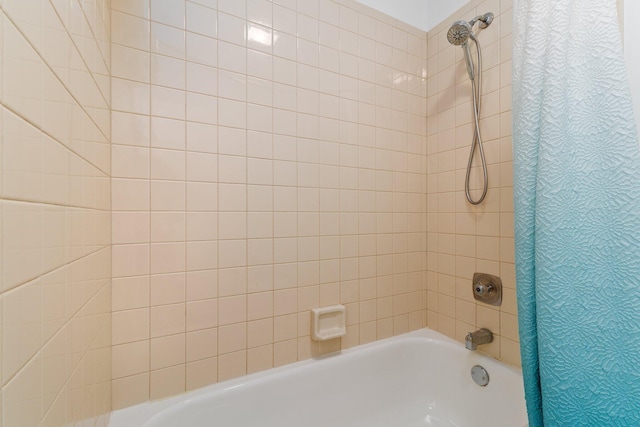 bathroom featuring shower / bath combo