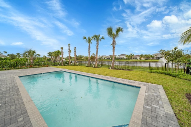 view of swimming pool with a yard