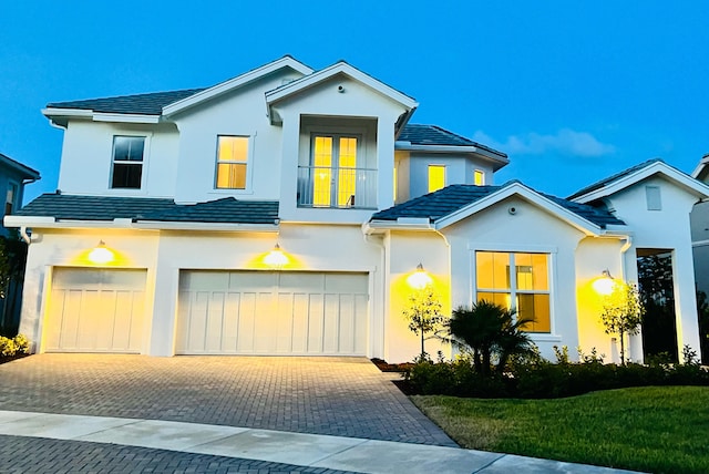 view of front facade with a garage