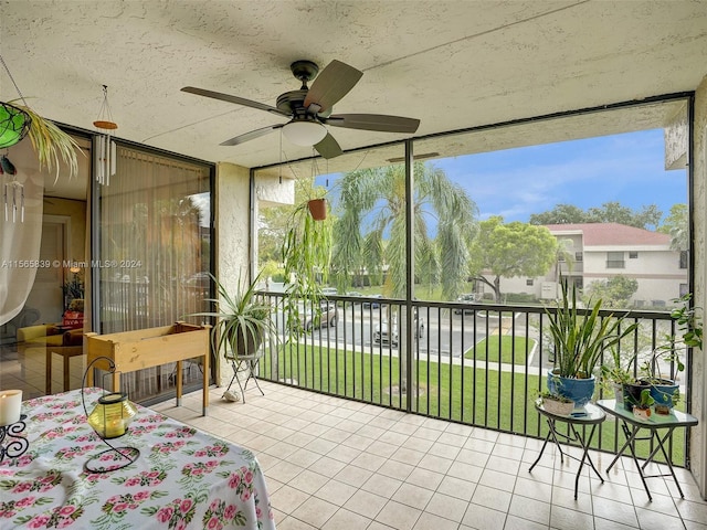 sunroom / solarium with ceiling fan