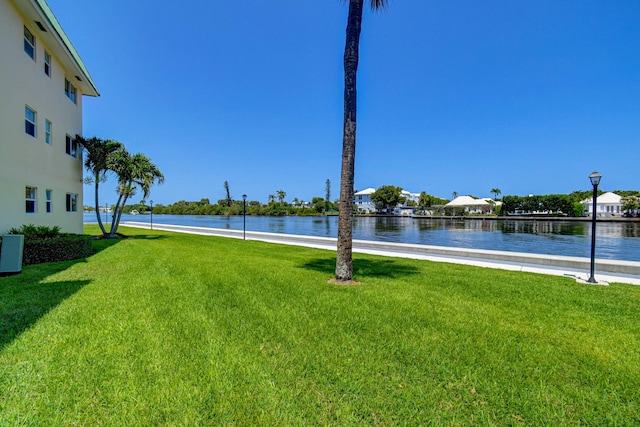 view of yard featuring a water view