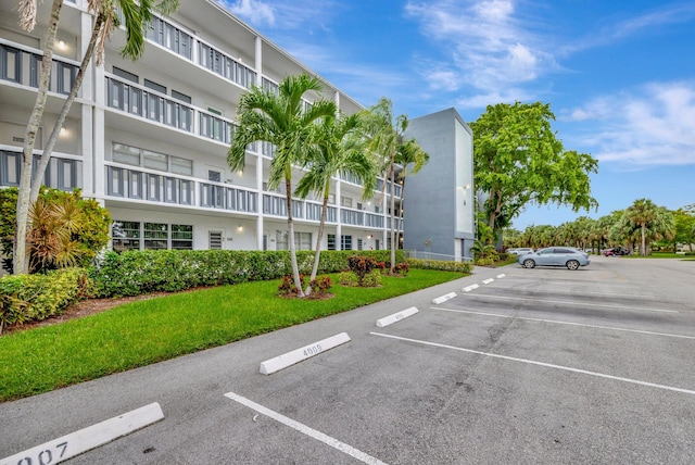 view of vehicle parking featuring a lawn