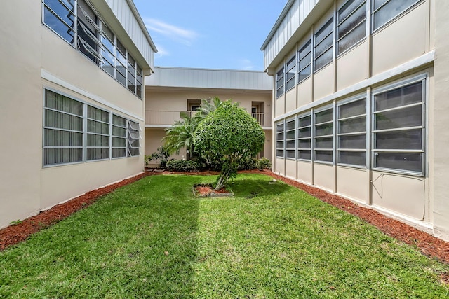 124 Capri C, Delray Beach, FL 33484 - view of green lawn