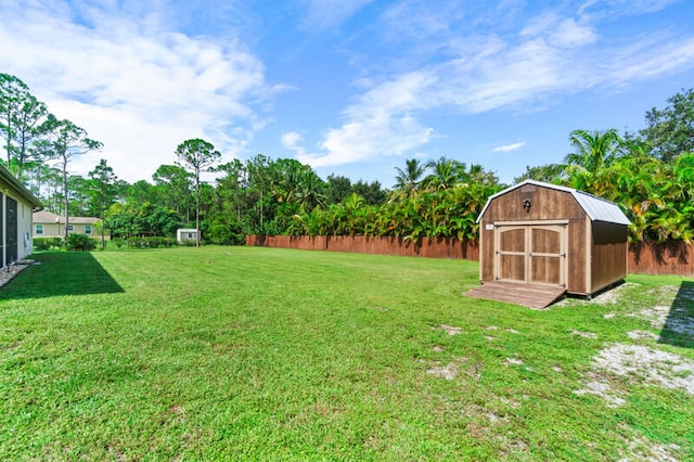 view of yard featuring a storage unit