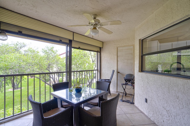 sunroom featuring ceiling fan