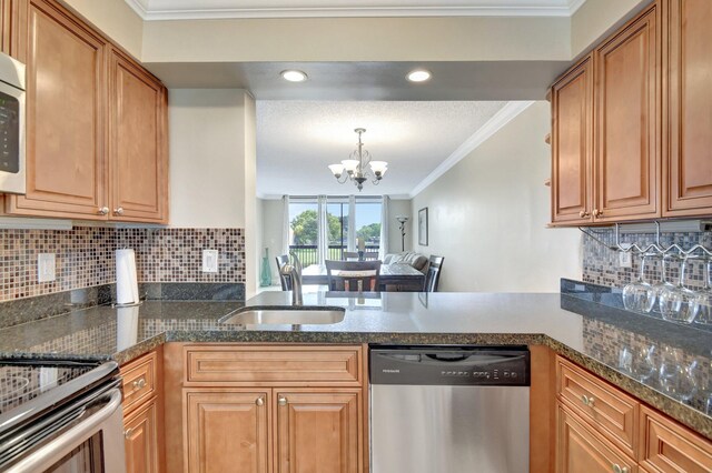 dining area with crown molding, a textured ceiling, and a notable chandelier