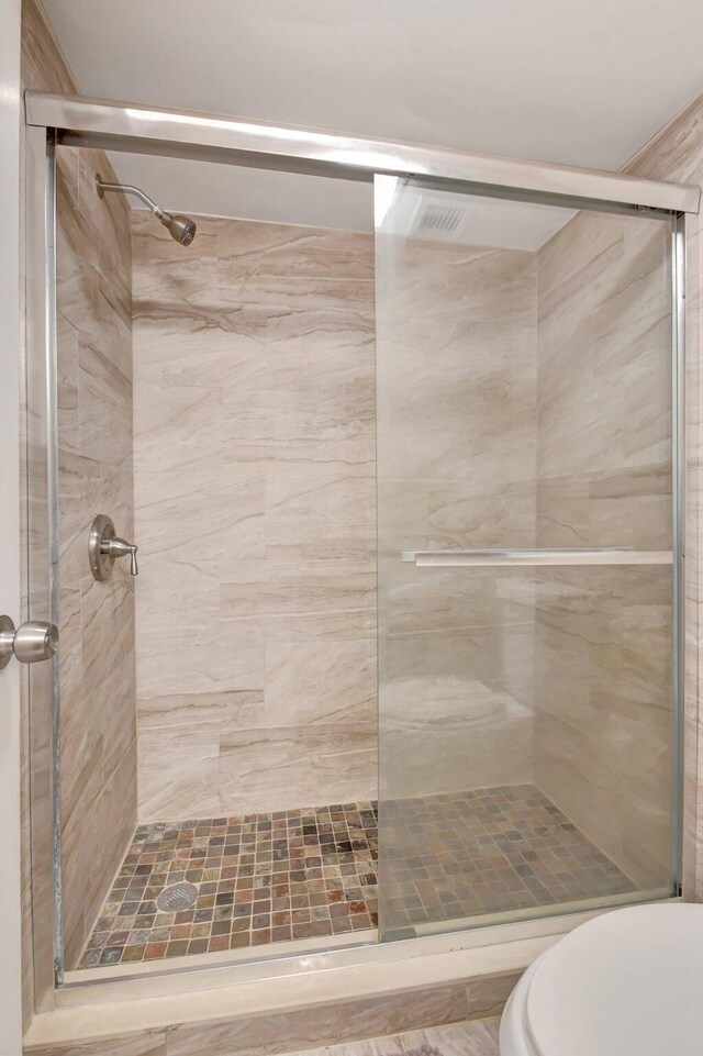 washroom with water heater, a textured ceiling, and separate washer and dryer