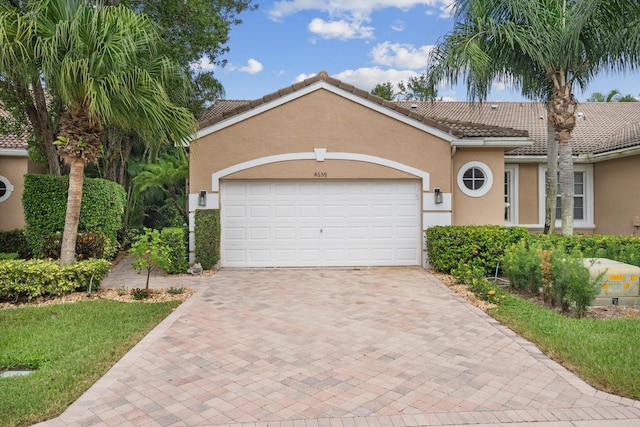 view of front facade featuring a garage