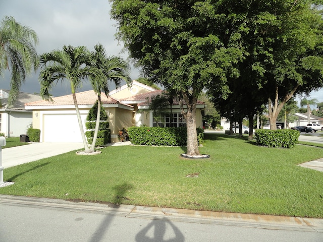 view of front of property featuring a front yard and a garage