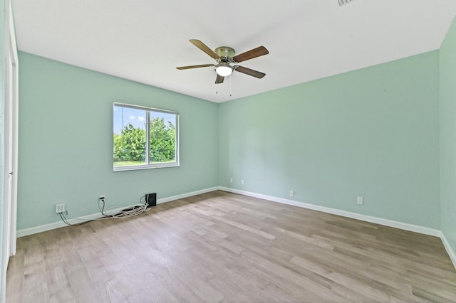 unfurnished room featuring light hardwood / wood-style floors and ceiling fan