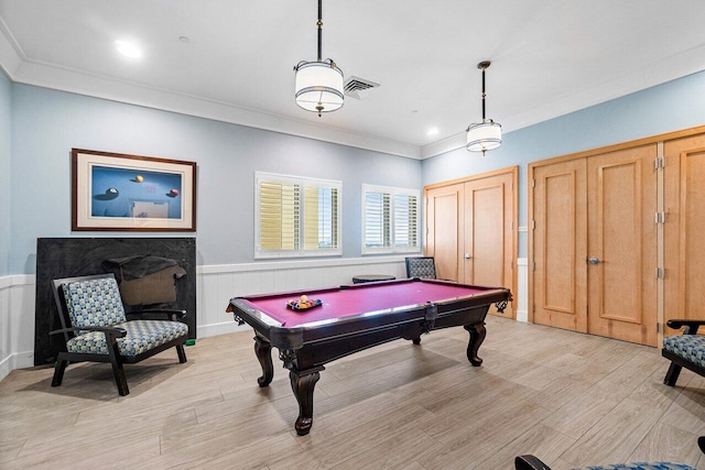 rec room with ornamental molding, billiards, and light hardwood / wood-style flooring