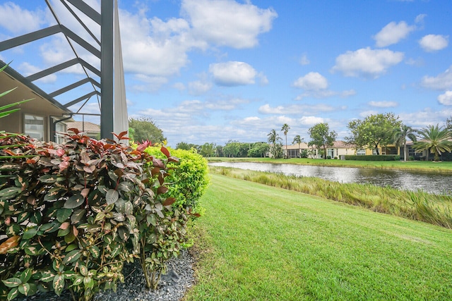 view of yard featuring a water view