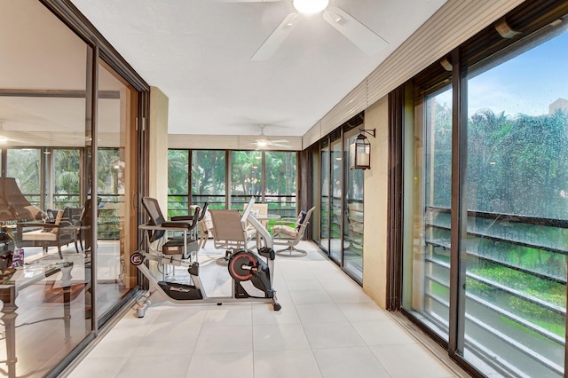 sunroom with ceiling fan