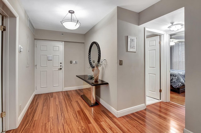 foyer with light wood-type flooring and ceiling fan