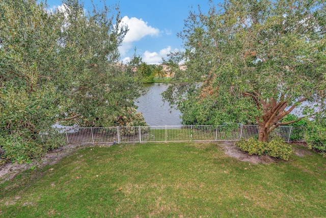 view of yard featuring a water view