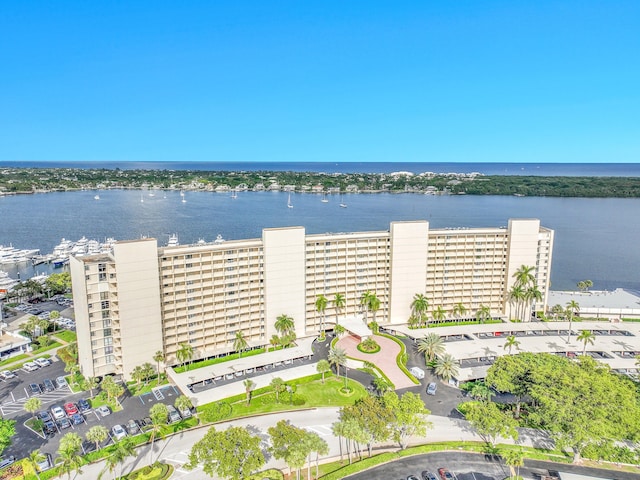 Listing photo 3 for 134 Lakeshore Dr Unit 316, North Palm Beach FL 33408