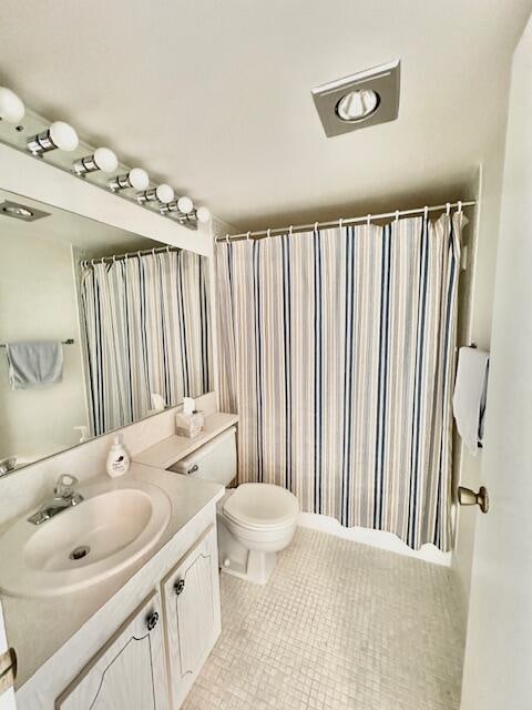 bathroom with vanity, toilet, and a shower with shower curtain