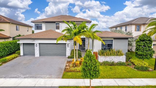 view of front of home featuring a front lawn