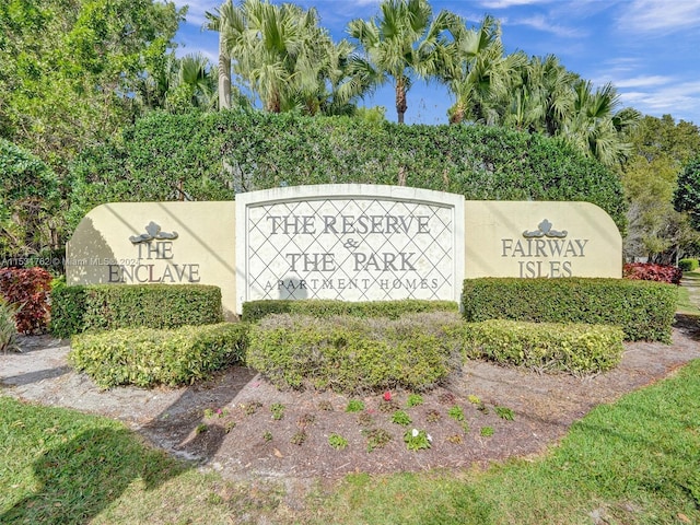 view of community / neighborhood sign