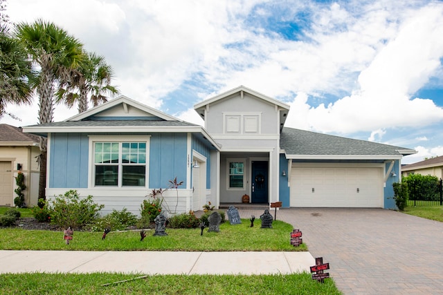 view of front facade featuring a front yard and a garage