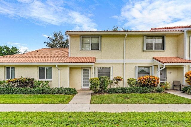 view of front facade with a front yard