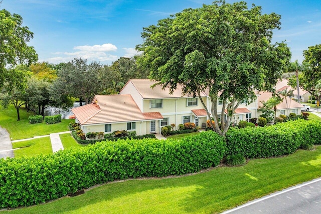 exterior space featuring a front yard