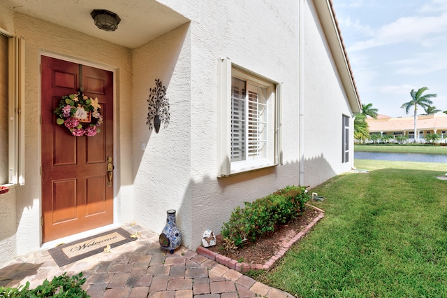 property entrance featuring a yard