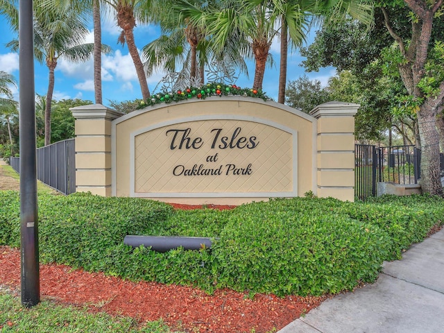 view of community / neighborhood sign