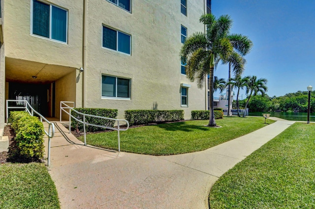 720 E Ocean Ave Unit 303, Boynton Beach, FL 33435 - view of property exterior featuring a yard and stucco siding