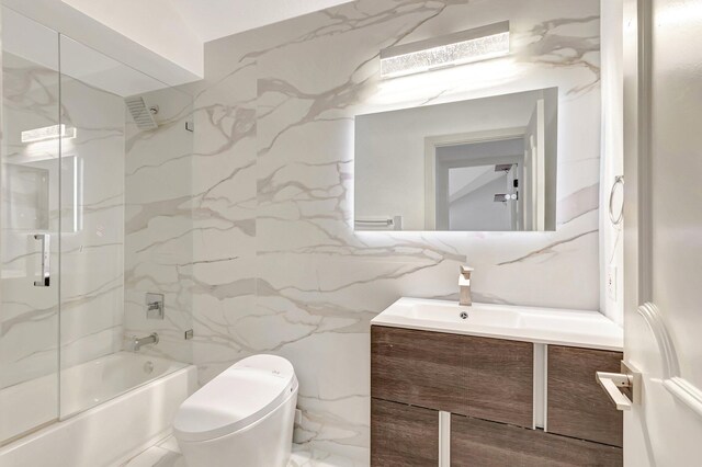 930 N Parkside Cir N, Boca Raton, FL 33486 - bathroom featuring combined bath / shower with glass door, toilet, tile walls, and vanity