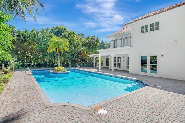 930 N Parkside Cir N, Boca Raton, FL 33486 - outdoor pool featuring a patio area