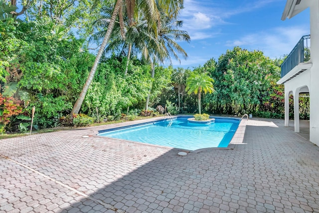 930 N Parkside Cir N, Boca Raton, FL 33486 - pool featuring a patio area