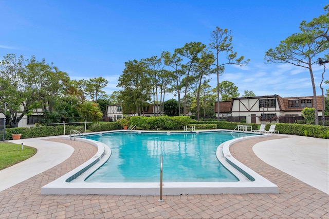 view of swimming pool