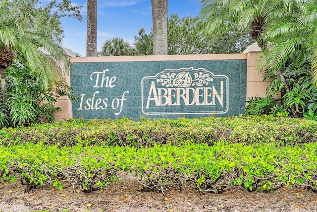 view of community / neighborhood sign