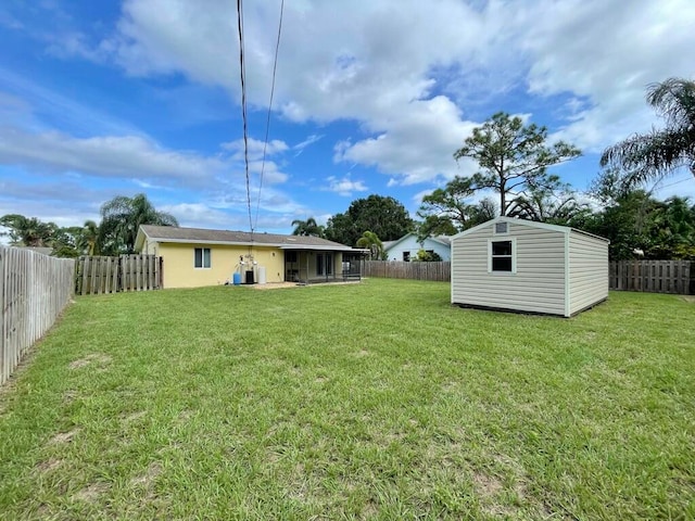 view of yard featuring a shed