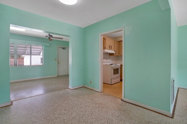 unfurnished room featuring ceiling fan