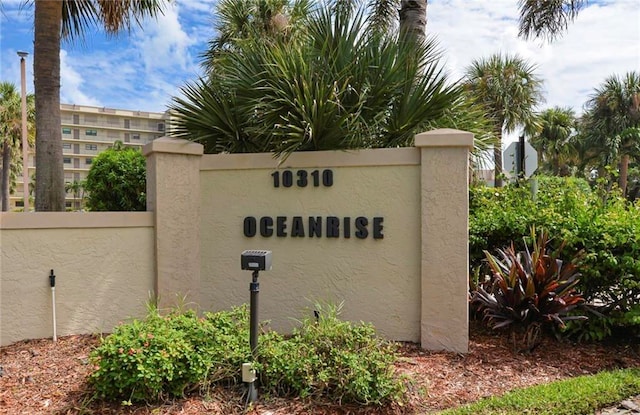 view of community / neighborhood sign