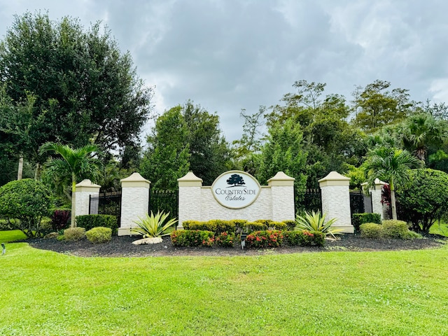 community / neighborhood sign with a lawn