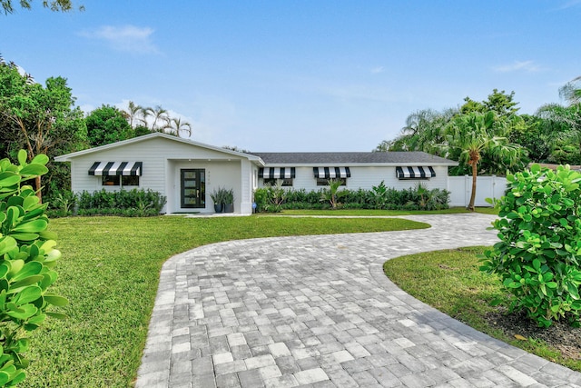 ranch-style house featuring a front lawn