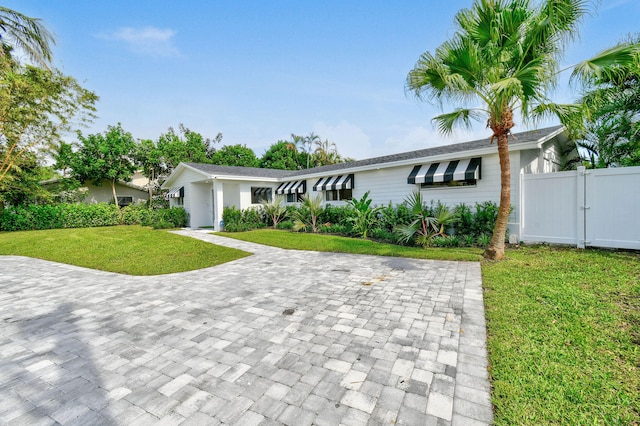 view of front facade with a front yard