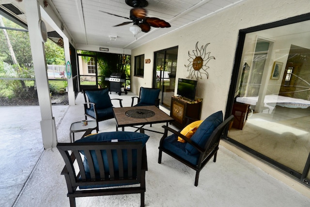 sunroom featuring ceiling fan