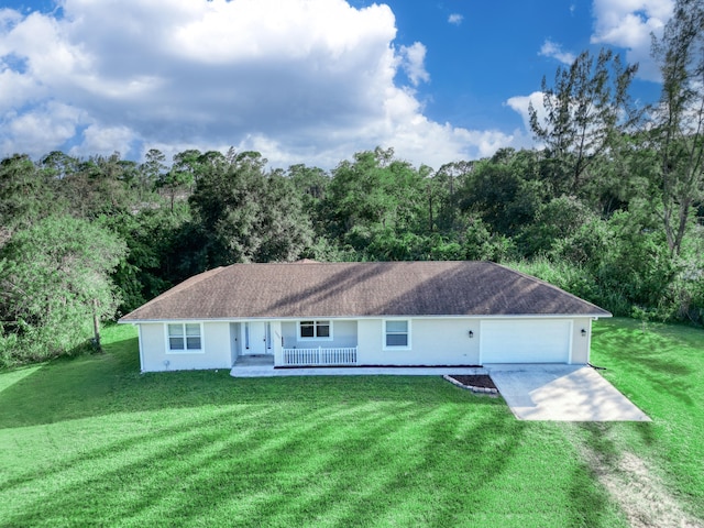 view of front of home featuring a front lawn