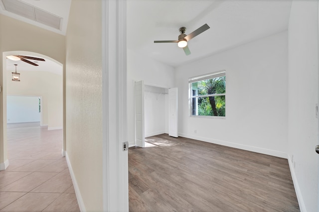 unfurnished room featuring light hardwood / wood-style floors and ceiling fan